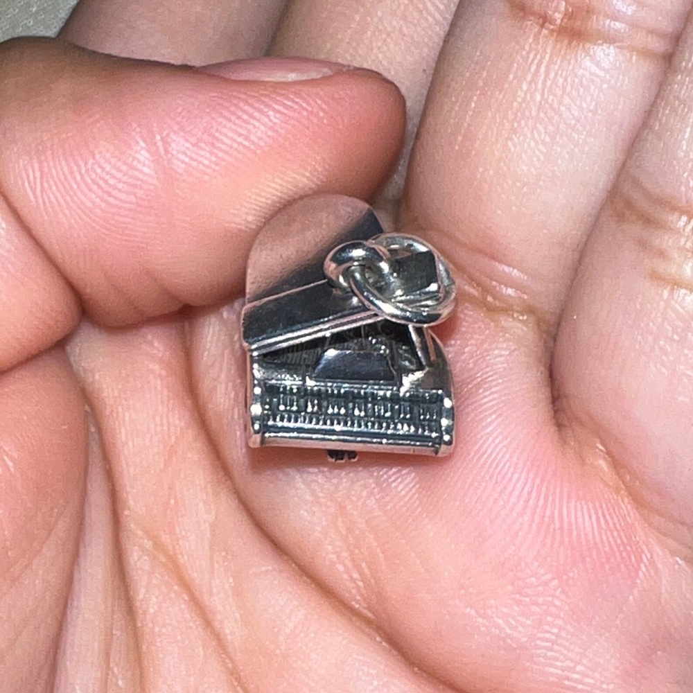 Retired James Avery Grand Piano 3D Charm